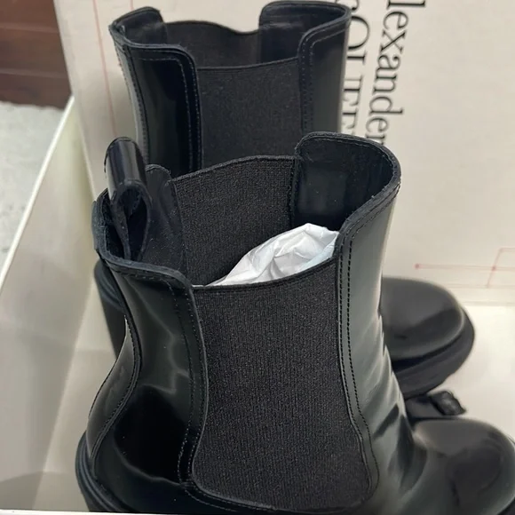 Gently worn Alexander McQueen 678530WHZ84 Woman’s boot Black 38C - Picture 5 of 12